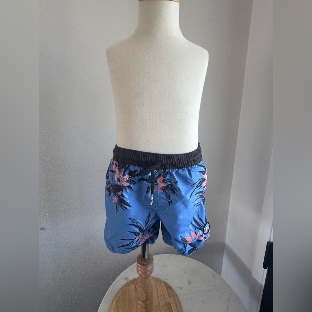 Volcom 4T blue & black Hawaiian print  quick dry board shorts